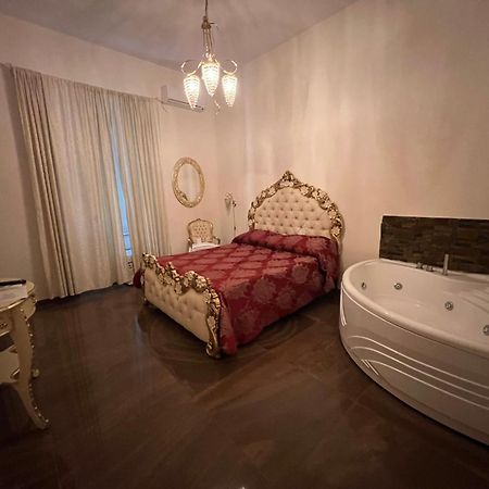 Beb Mariafrancesca Bed & Breakfast เนเปิลส์ ภายนอก รูปภาพ