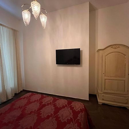Beb Mariafrancesca Bed & Breakfast เนเปิลส์ ภายนอก รูปภาพ