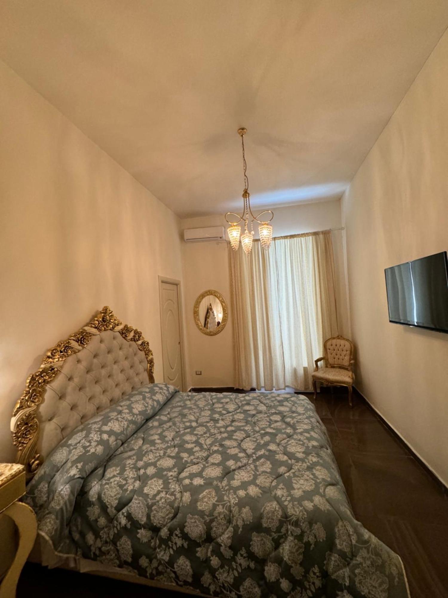 Beb Mariafrancesca Bed & Breakfast เนเปิลส์ ภายนอก รูปภาพ