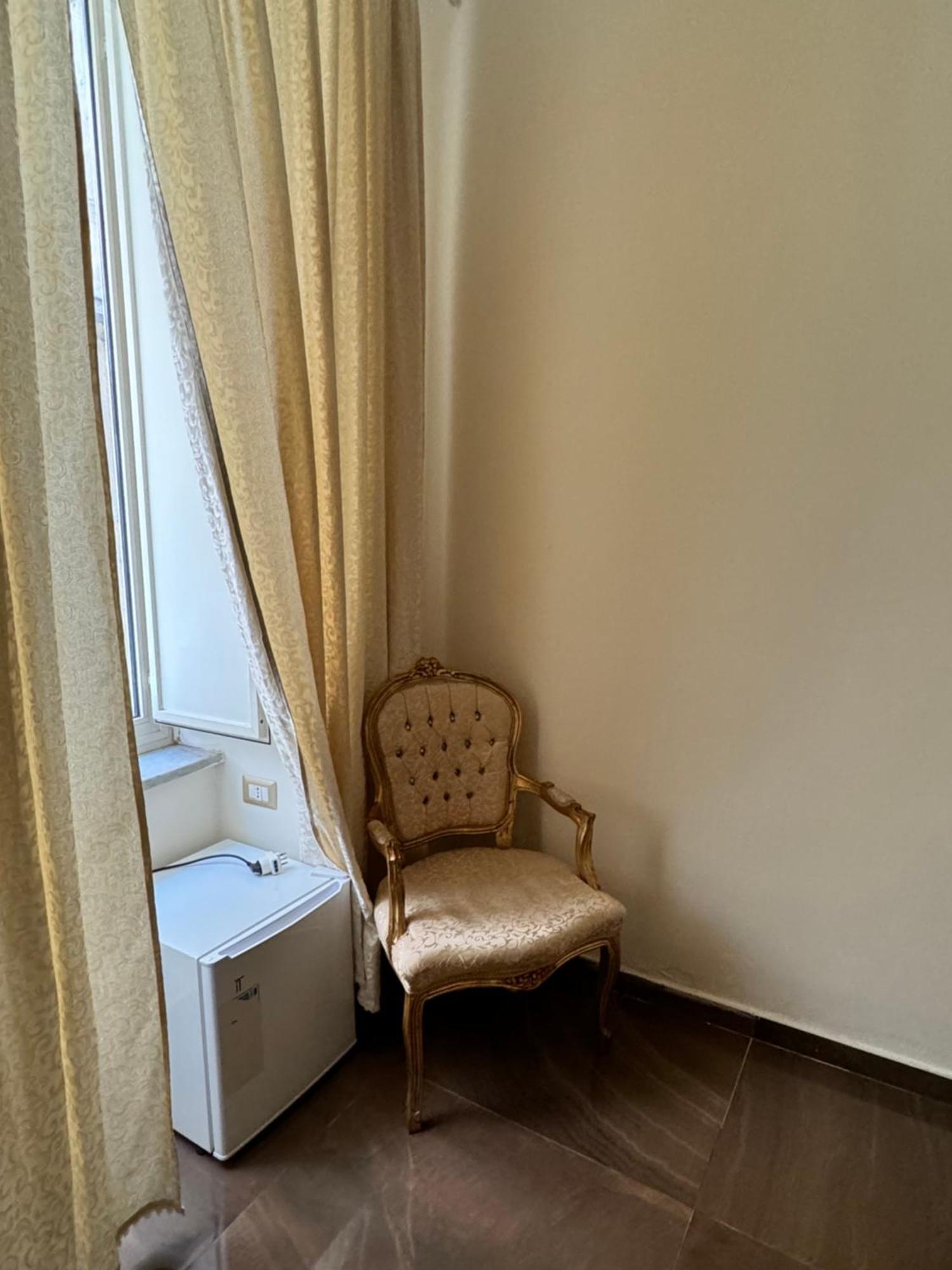 Beb Mariafrancesca Bed & Breakfast เนเปิลส์ ภายนอก รูปภาพ