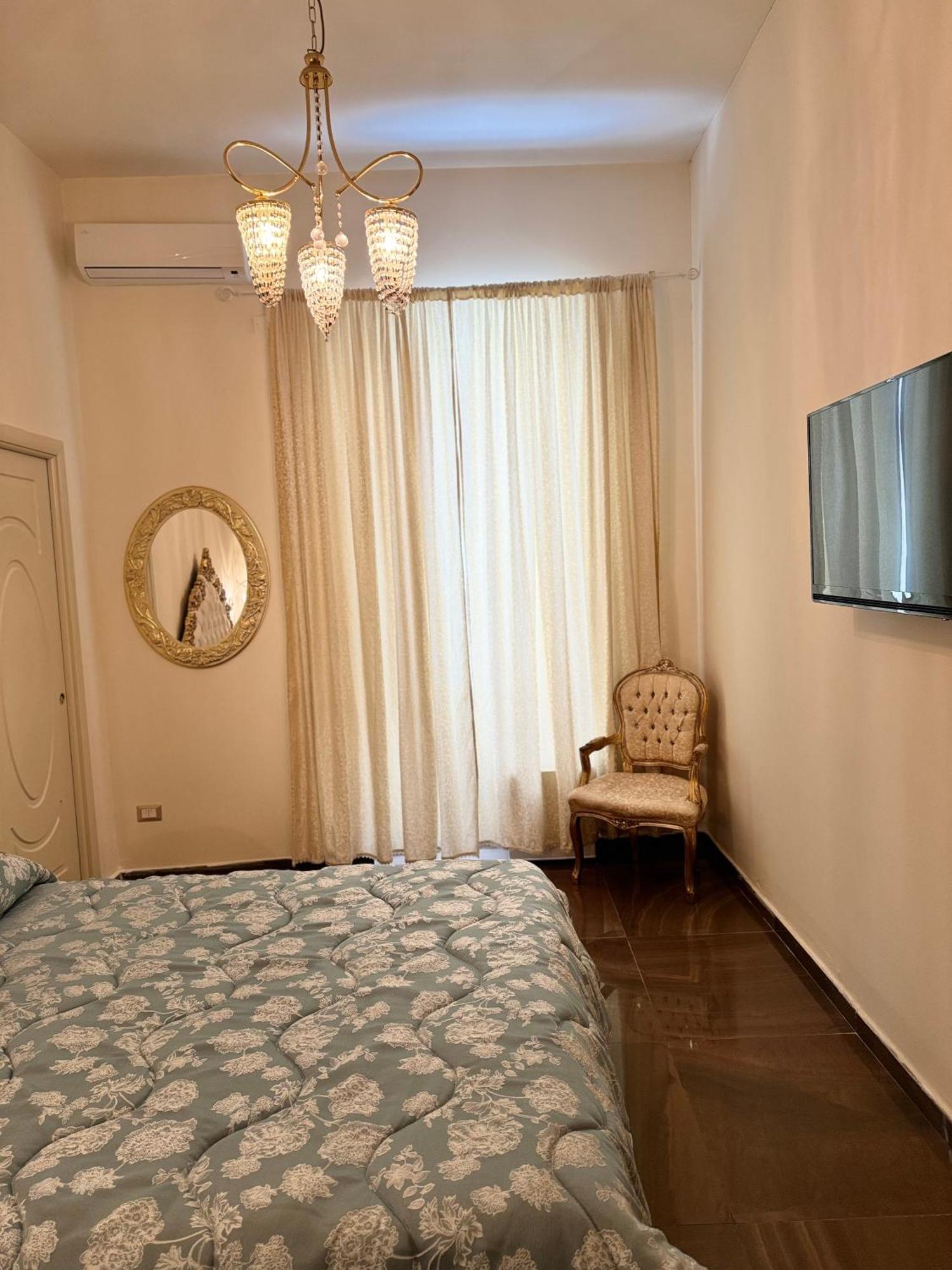 Beb Mariafrancesca Bed & Breakfast เนเปิลส์ ภายนอก รูปภาพ