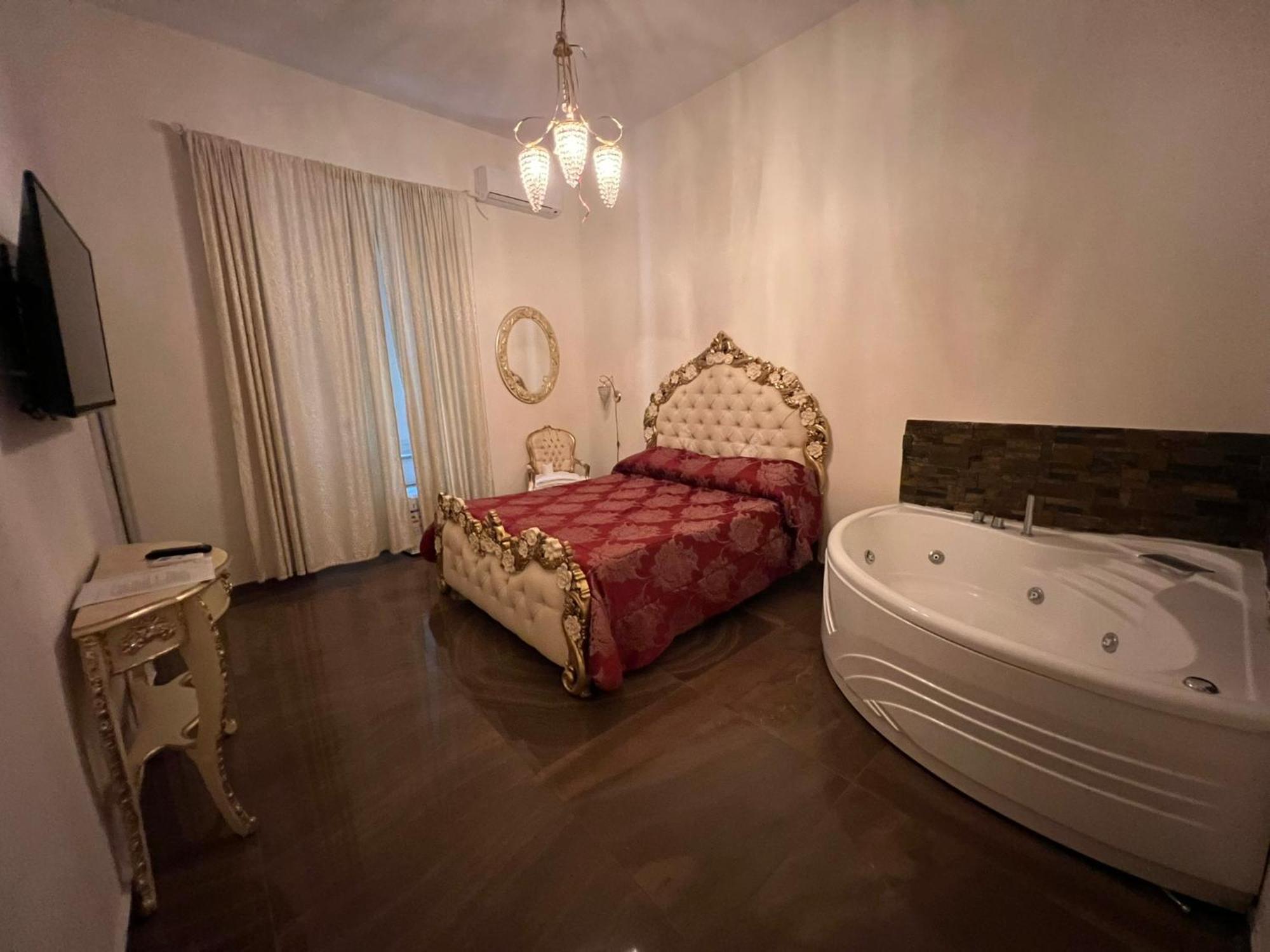 Beb Mariafrancesca Bed & Breakfast เนเปิลส์ ภายนอก รูปภาพ