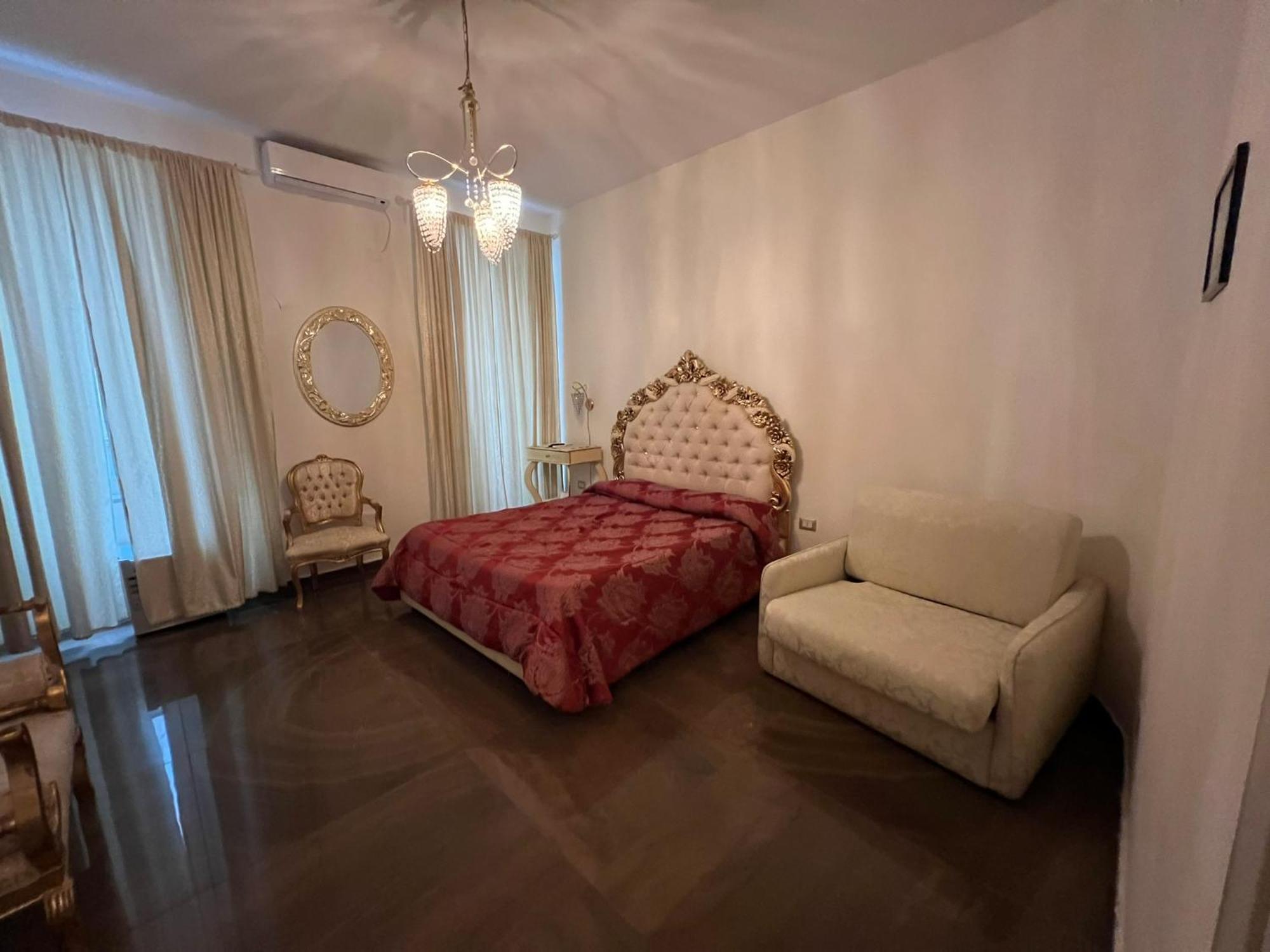 Beb Mariafrancesca Bed & Breakfast เนเปิลส์ ภายนอก รูปภาพ