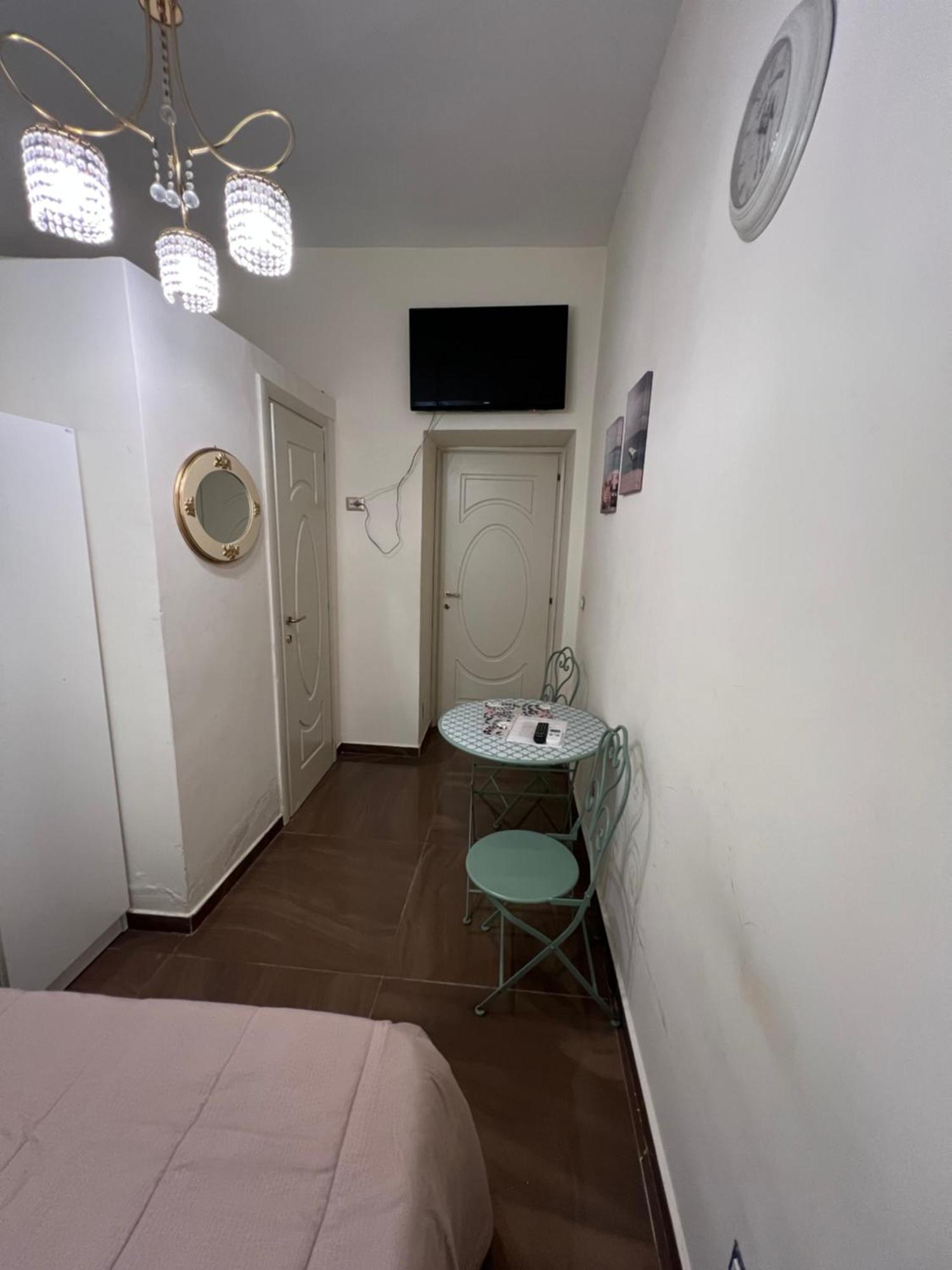 Beb Mariafrancesca Bed & Breakfast เนเปิลส์ ภายนอก รูปภาพ