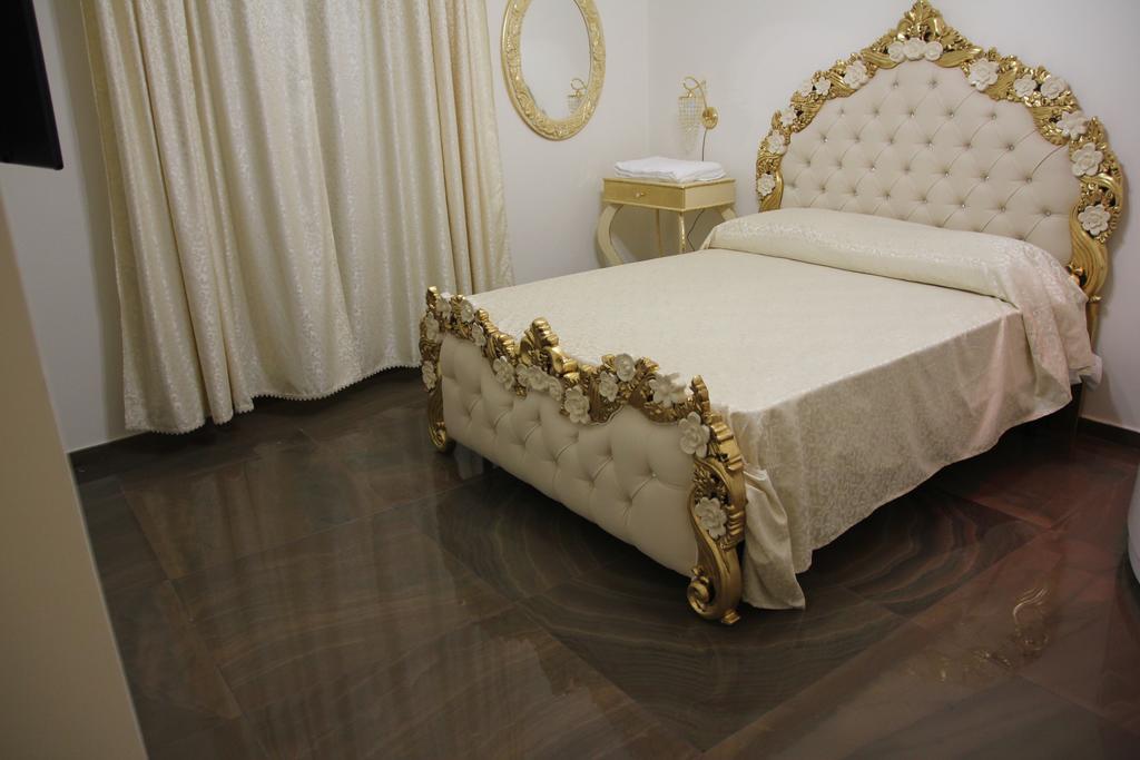 Beb Mariafrancesca Bed & Breakfast เนเปิลส์ ภายนอก รูปภาพ