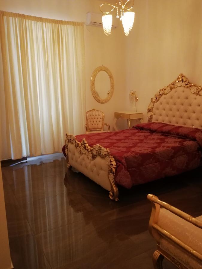 Beb Mariafrancesca Bed & Breakfast เนเปิลส์ ภายนอก รูปภาพ