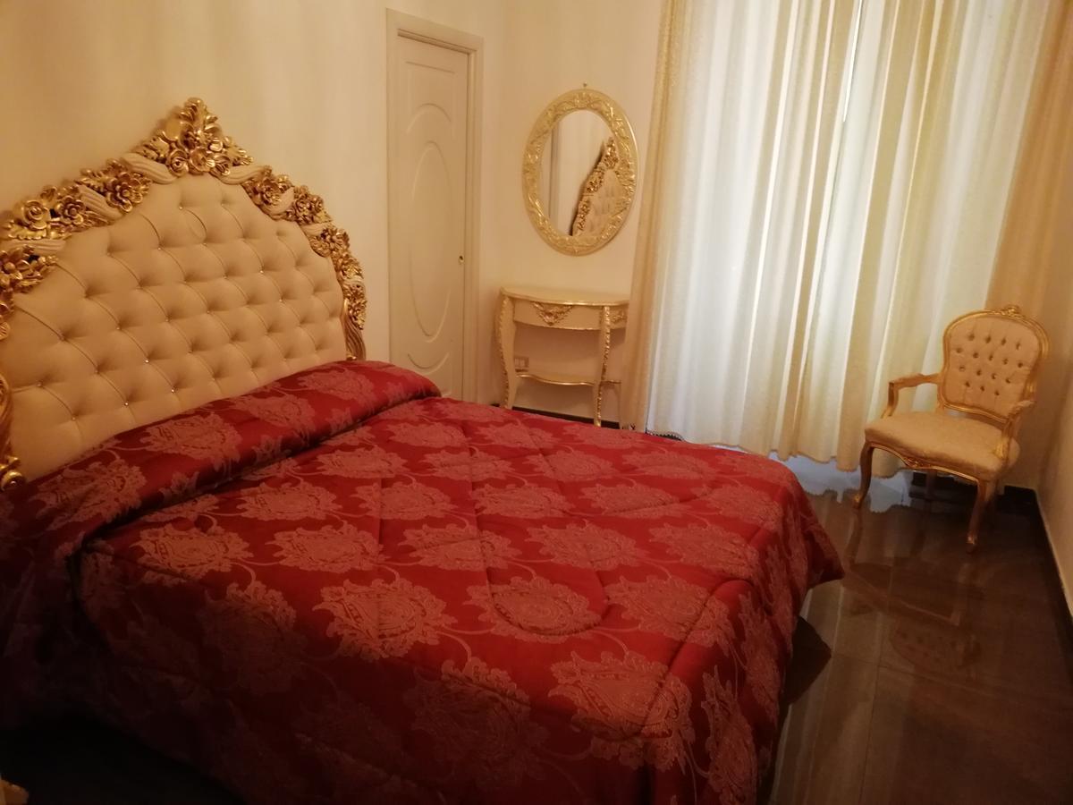 Beb Mariafrancesca Bed & Breakfast เนเปิลส์ ภายนอก รูปภาพ