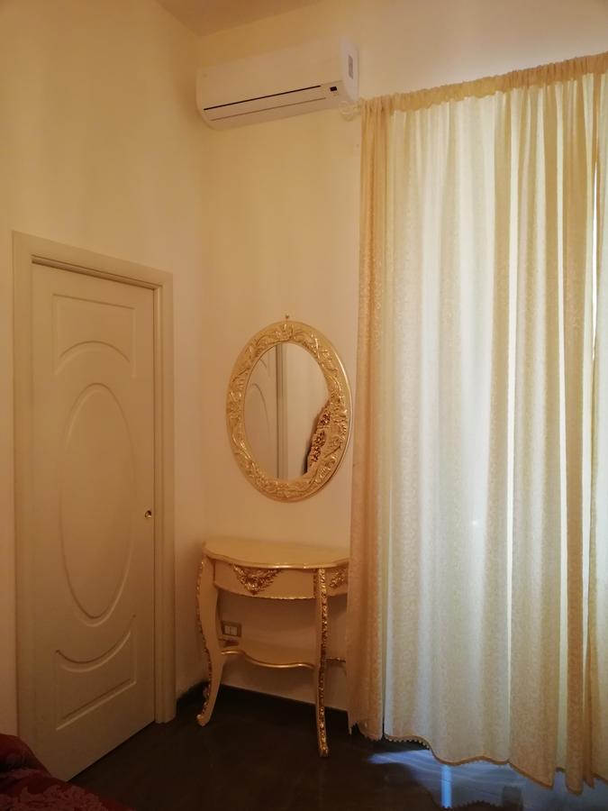 Beb Mariafrancesca Bed & Breakfast เนเปิลส์ ภายนอก รูปภาพ