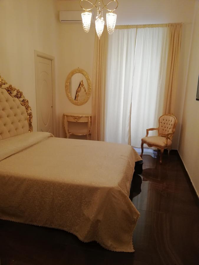 Beb Mariafrancesca Bed & Breakfast เนเปิลส์ ภายนอก รูปภาพ