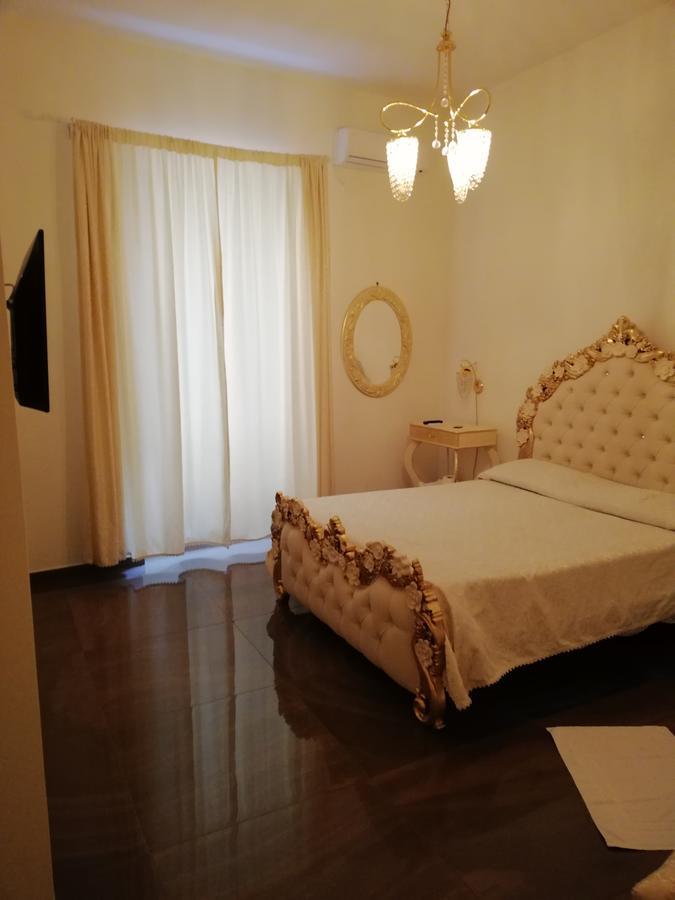Beb Mariafrancesca Bed & Breakfast เนเปิลส์ ภายนอก รูปภาพ