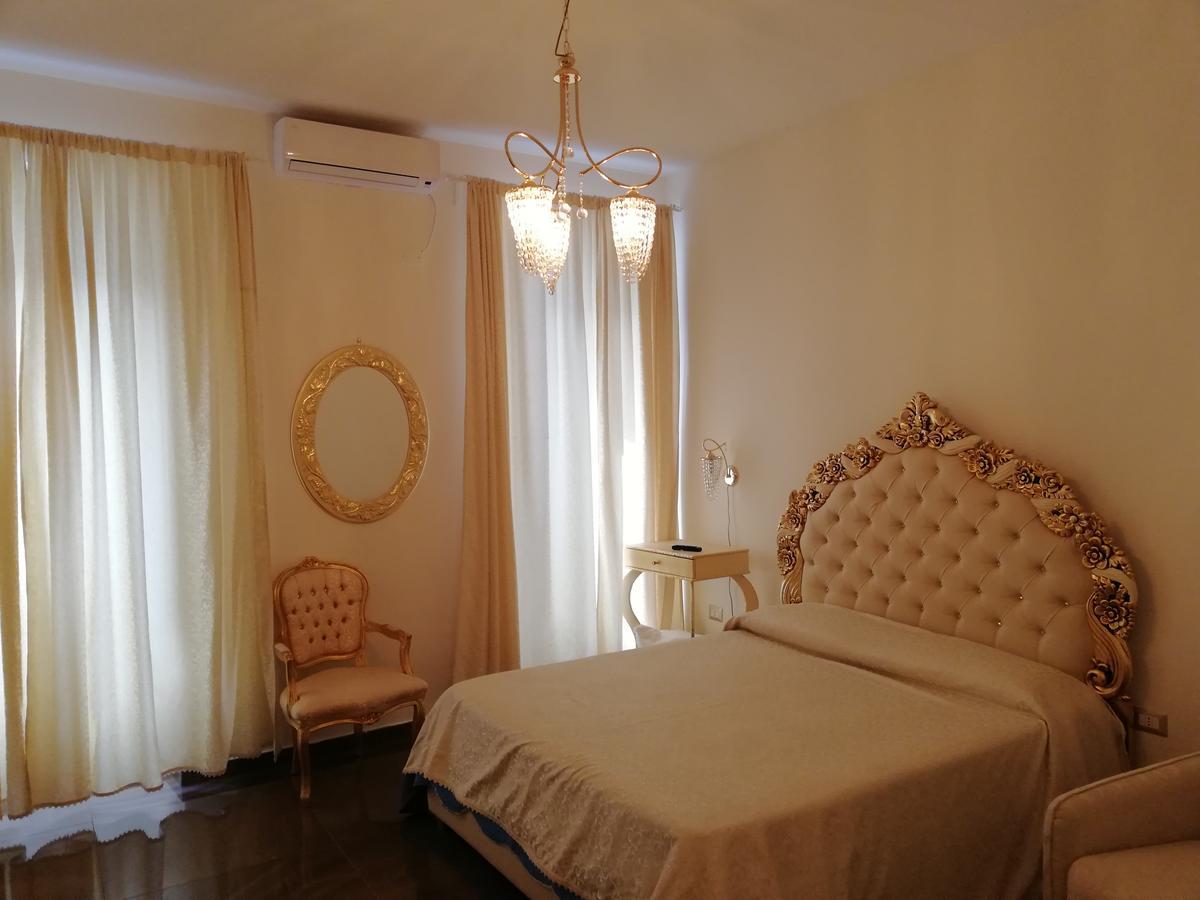 Beb Mariafrancesca Bed & Breakfast เนเปิลส์ ภายนอก รูปภาพ